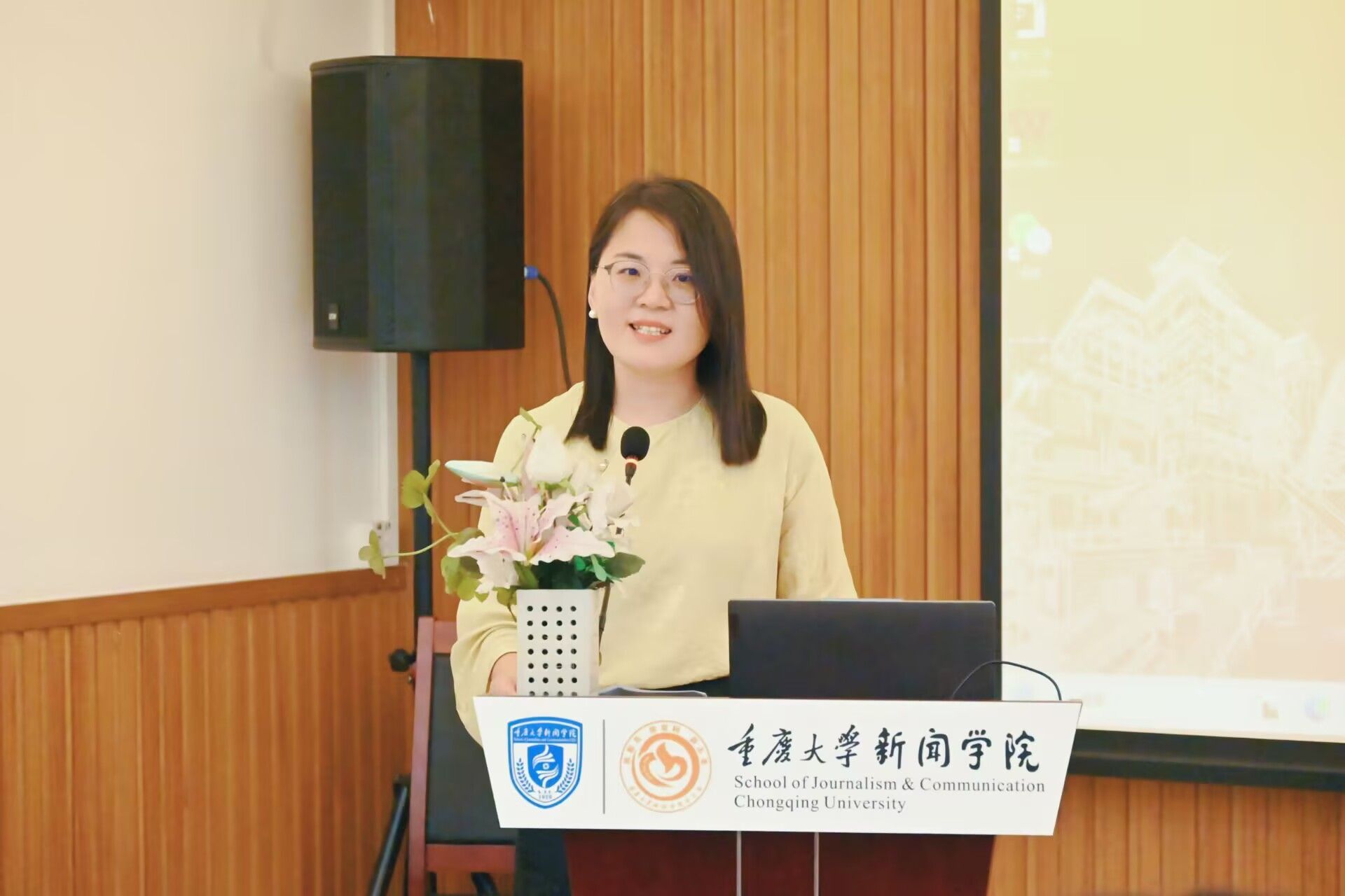 吴明华演讲.JPG